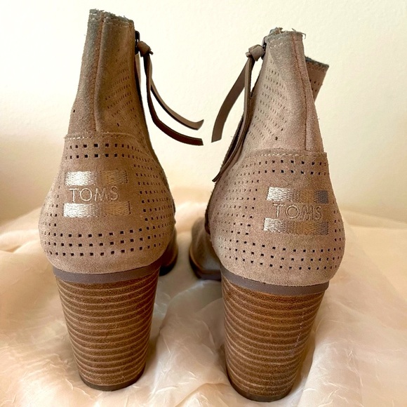 TOMS opened toed eyelet booties - Picture 4 of 4
